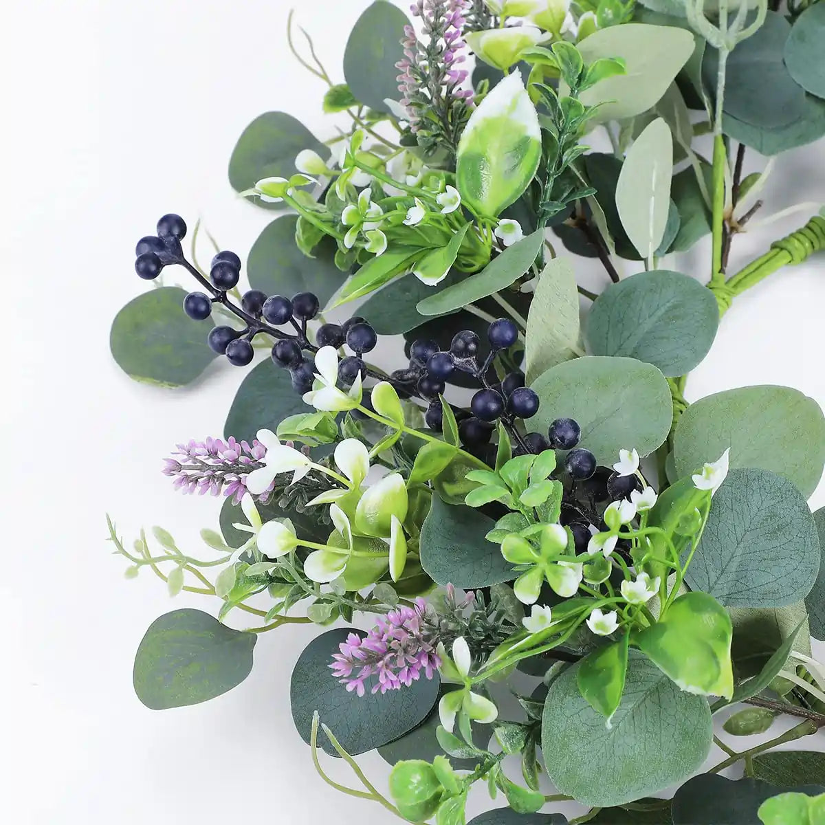 two different shapes of eucalyptus leaves, blueberry, purple lavender and green clover#color_purple01