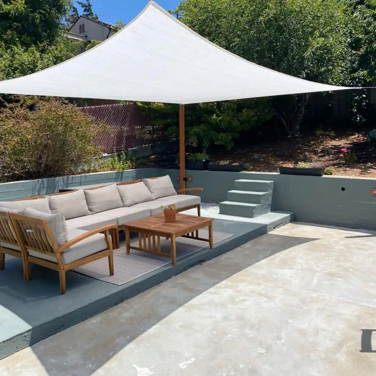 white rectangular sunshade sail in backyard